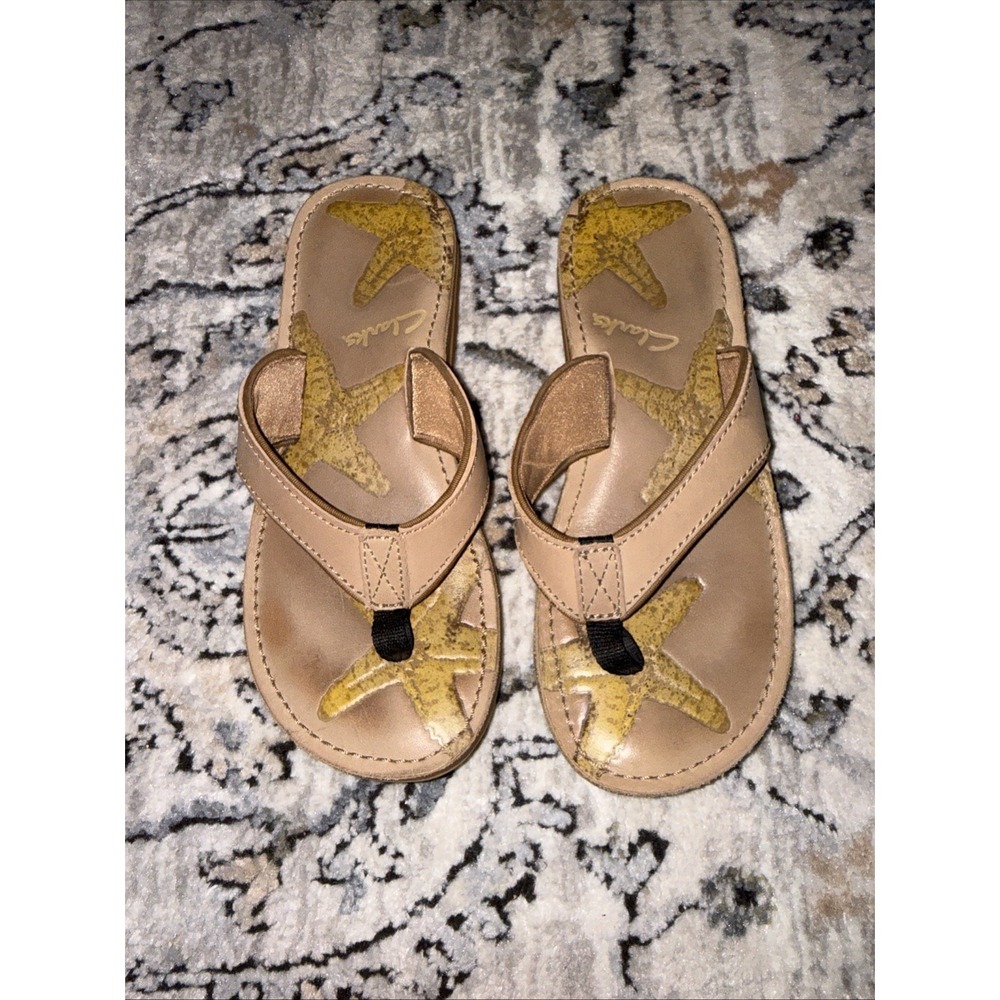 CLARKS Womens Sz 7M Tan Leather Starfish Slip On Thong Flip Flop Sandals